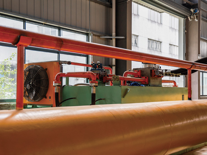 Hydraulic cold drawing machine